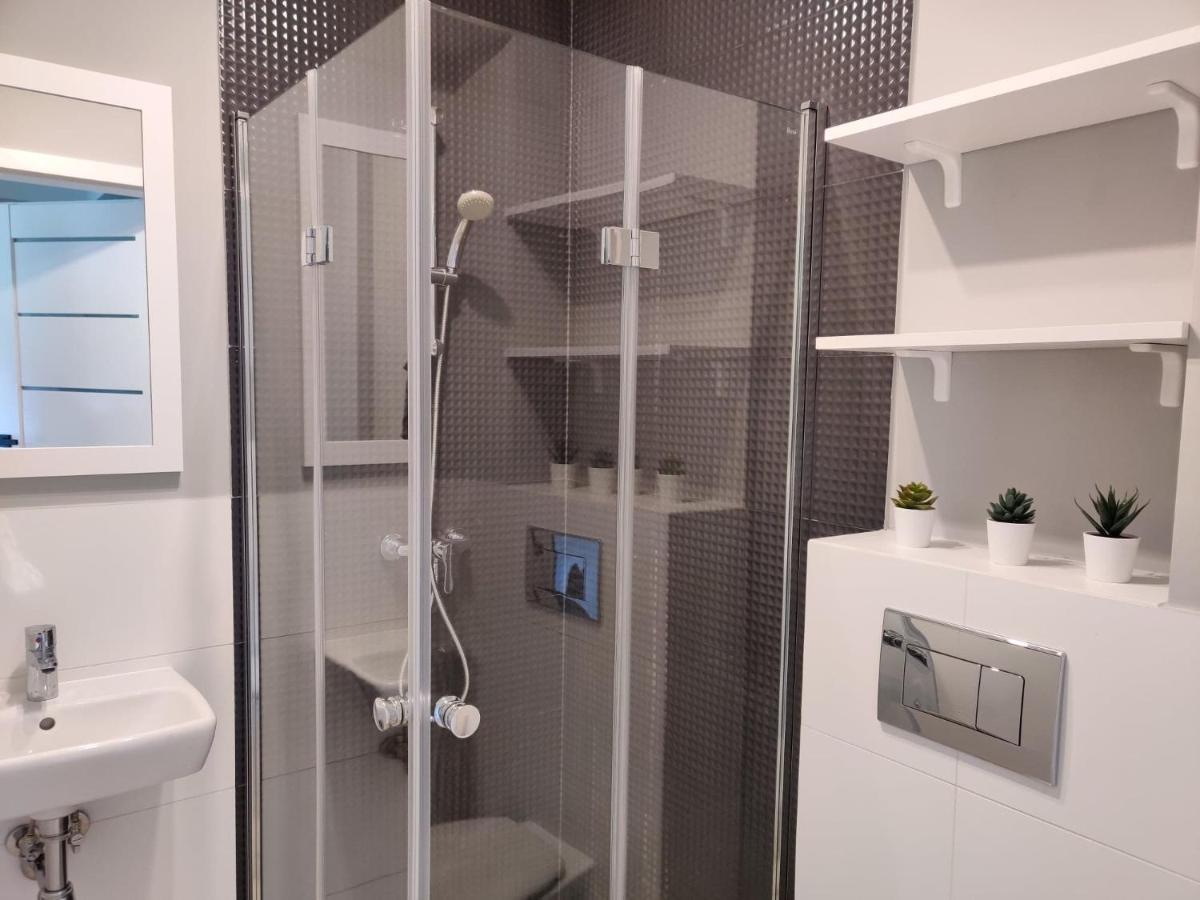 Ostrowo Plaza Hotel Ngoại thất bức ảnh